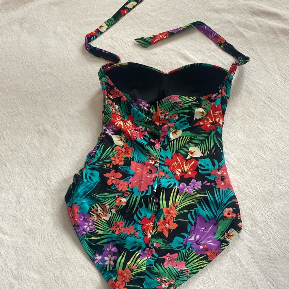 NWOT Catalina ladies b-suit - Picture 4 of 5